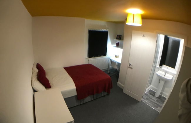 Townhouse @ 87 Walthall Street Crewe - Photo 3