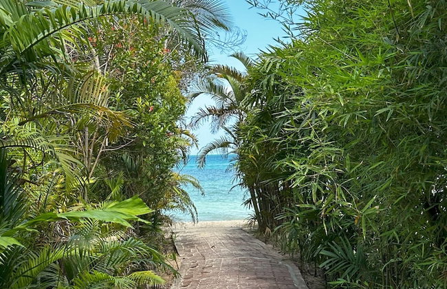 Beachside 3-bedroom Townhouse w Private Pool at 70 Meters From Beach - Photo 16