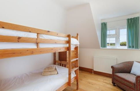 Rookley Farm Lodge Charming Manor Pool House with Heated Pool, Tennis Court & Gardens - Isle of Wight Rural Countryside Escape - Foto 39