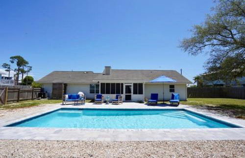 Southern Mermaid Cottage- Pet Friendly Fenced - Photo 41