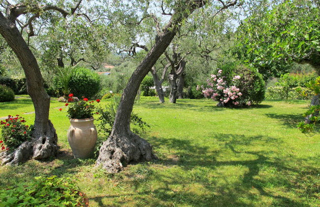 4 bedroom Apartment in Diano Castello with swimming pool and garden - Photo 30