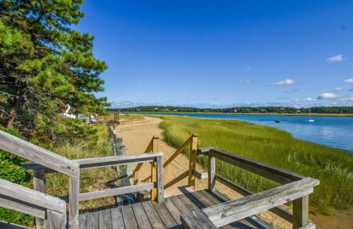Waterfront Views of Creek- Beach Access! - Foto 27