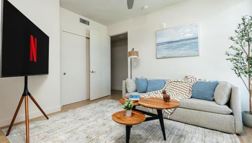 Stunning 2BR apartment steps from Santa Monica pier - Photo 2