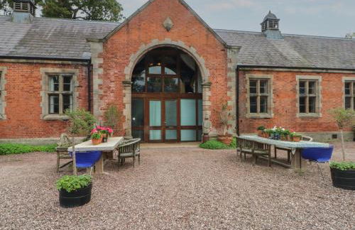 Diamond Lodge - Photo 1