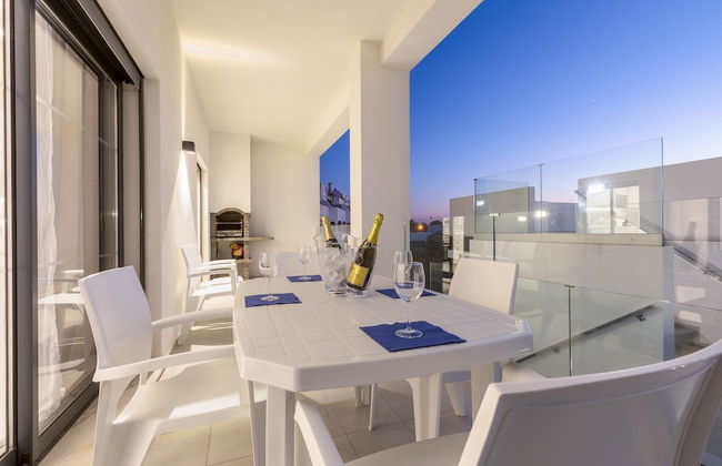 Correeira Luxury Residence T2 C- Albufeira, Pools, Wifi, Bbq, Beach - Photo 12