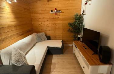 Peaceful Getaway with Pool & BBQ Area - Foto 2