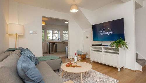 Doctors Lane- Modern 3 Bedroom Contractor Family House With Parking - Foto 2