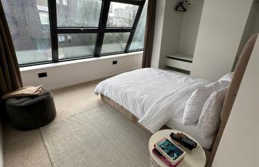 Contemporary 3-Bed Penthouse with River Views - Foto 12