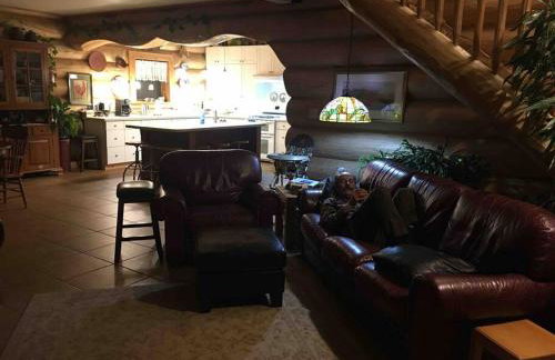 Turnagain View Lodge and Wedding Venue - Photo 36