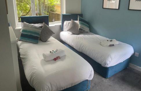 Spacious 4-bed Ample Parking Fast WiFi Contractor Family Friendly - Photo 44