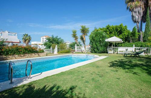 Charming villa in Sanlúcar de Barrameda with private pool - Photo 1