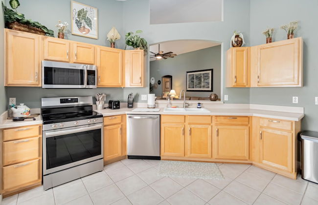 Amazing Vacation Home With Private Pool at Highland Reserve! - Photo 18