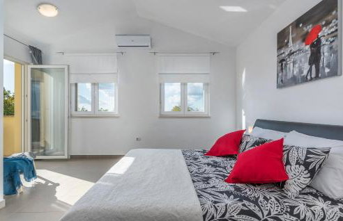 Villa Marilu, modern villa with pool near the sea - Foto 32