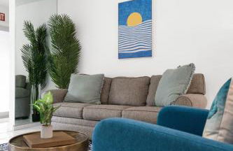 Stunning 4BR Oasis with Pool, 14 minutes to the Ocean - Foto 34