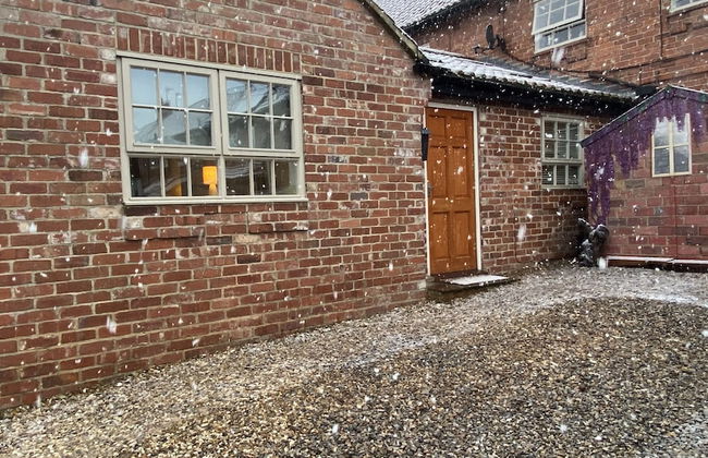 Private Annex, Parking, Wifi, 2mins to J48 A1 M1 - Foto 9