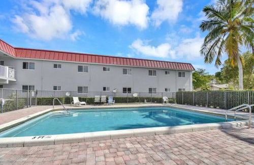 Stylish Hideaway Pool Downtown Boca - Photo 17