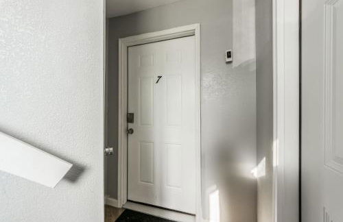 Home in Kansas City 15 mins to KCI with a KING bed and workspace - Foto 27