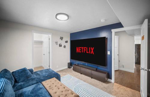 Charming Family Stay w Arcade Theatre Ski Haven Walking trails and river walk in backyard - Foto 6