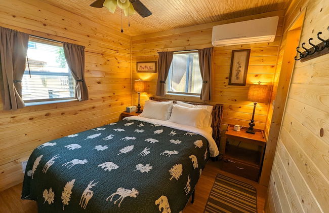 Yellowstone's Treasure Cabins - Photo 15