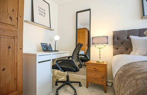 Lowndes House - Close to City Centre - Garden, Free Parking and Smart TV by Yoko Property - Foto 9
