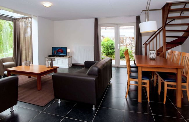 House With a View on Harbor, in a Water Area - Photo 29