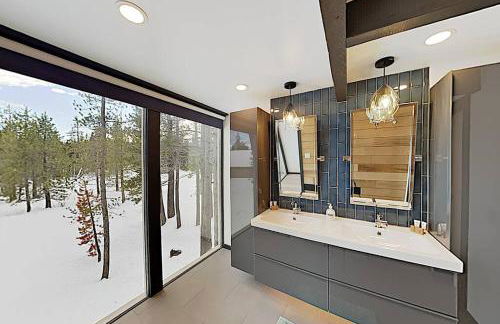 Modern Gambrel Cabin Near Ski Resorts - Photo 9