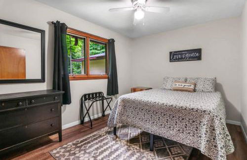 Lakeside Getaway includes Hot Tub pet friendly - Foto 54