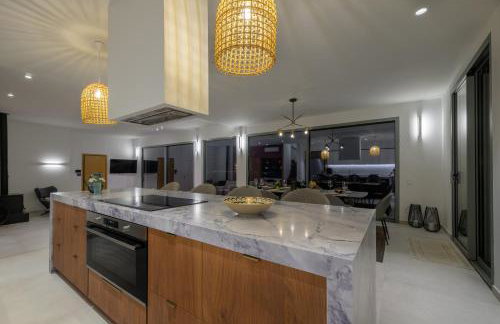 Newly Renovated Villa with Panoramic Sea Views - Foto 8