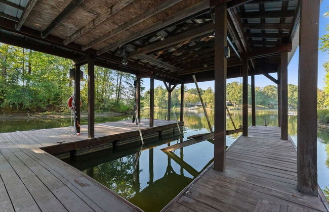 Lakefront 6bdr, Priv Dock, Game Room, Firepit Jake's Lake House by Avantstay - Foto 56