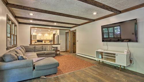 Charming Saylorsburg Retreat with Game Room and Patio! - Foto 4