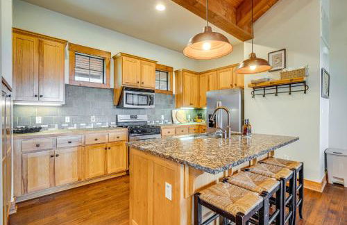 Scenic View! Lake Travis Cabin Near Pools and Marina - Foto 8