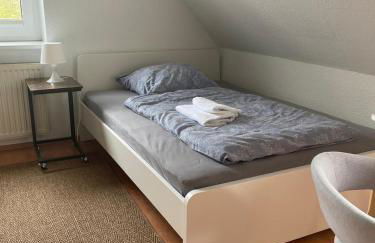 Twenge Retreat - Haus Nähe Stadt und Flughafen mit Garten, 3 Zimmer, TV, Küche, Bad und Netflix - Foto 28