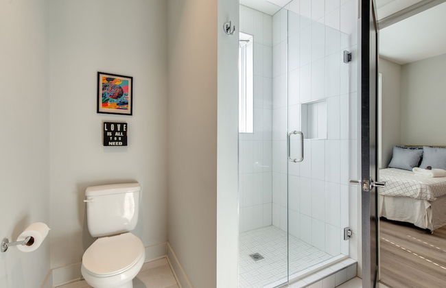 Spectacular Condo Rooftop Deck Great for Groups - Photo 15