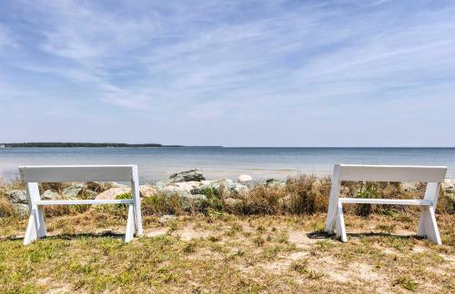 Oceanfront White Stone Cottage w/ Private Beach! - Photo 26