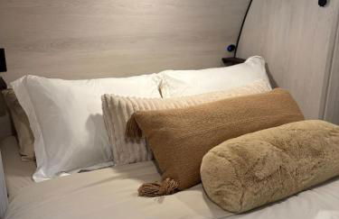 Modern Luxury RV Retreat, Your Cozy Tiny Home - Foto 35