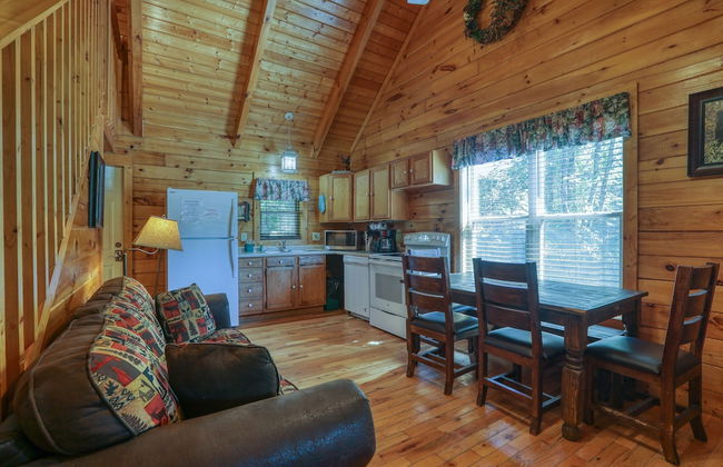 Creek Heaven - 2 Bedrooms, 2 Baths, Sleeps 6 Cabin by RedAwning - Foto 6