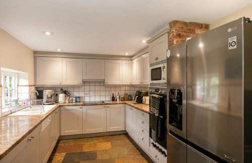 Beautiful 5-Bedroom Home with Cinema & Games Room - Foto 28