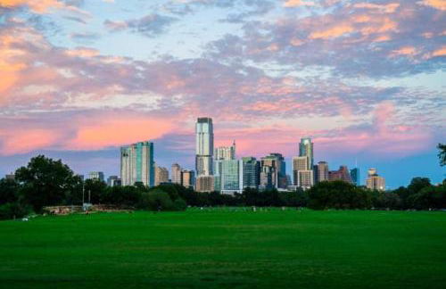 Walk to Zilker Barton Springs 5BR 3BA Villa Sleeps 14 - Foto 23