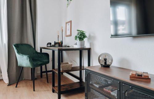 NASA Homes ruhiges Apartment WLAN Arbeitsplatz Balkon Hotelbetten - Foto 19