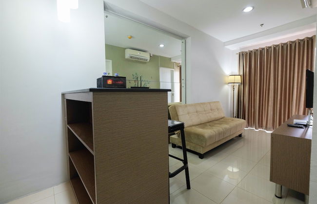 2BR with Sofa Bed Cervino Tebet Apartment - Foto 34