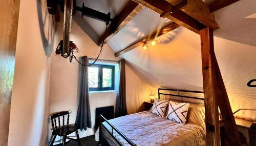 Cosy Hampshire Barn Getaway, Large garden alongside a stunning river - Fire Pit, BBQ, Outdoor seating - Country walks & Pubs - Foto 3