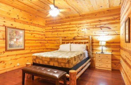 Cozy Creekside Log Cabin w Firepit, Hot Tub, WIFI - Foto 18