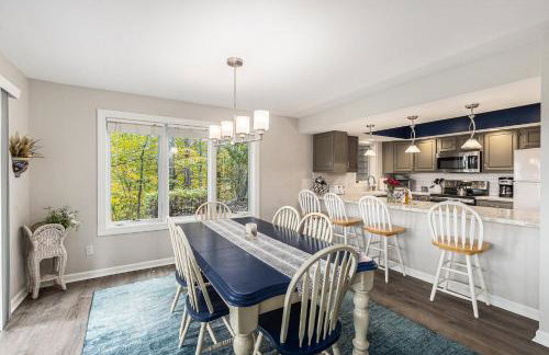 Scenic AGaMing Escape Torch Lake Views and Golf - Foto 25