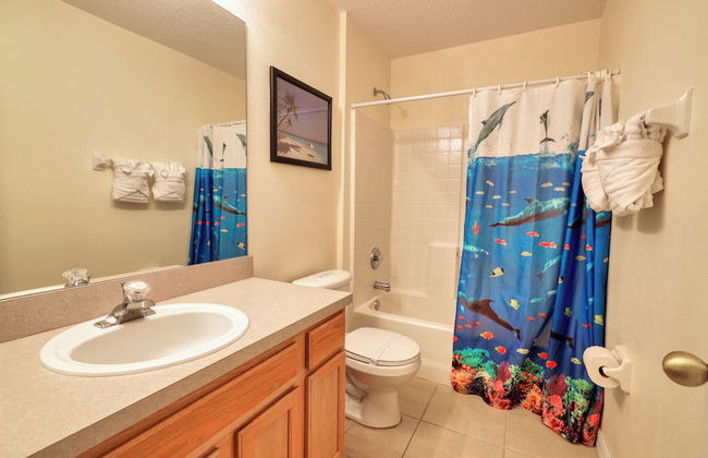 Arler House - Amazing 4 Bed 3 Bath - Private Pool - Photo 14