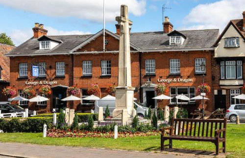 Marlow Family Retreat, Short Stroll into Town - Photo 31