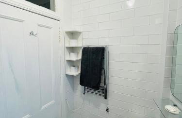 1 Bedroom Pet Friendly Apt Wd Free Wifi, Parking, Netflix & Pool Table. Sleeps 3 - Photo 35