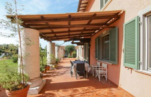 2 Bedroom Beautiful Apartment In Querceta - Photo 13