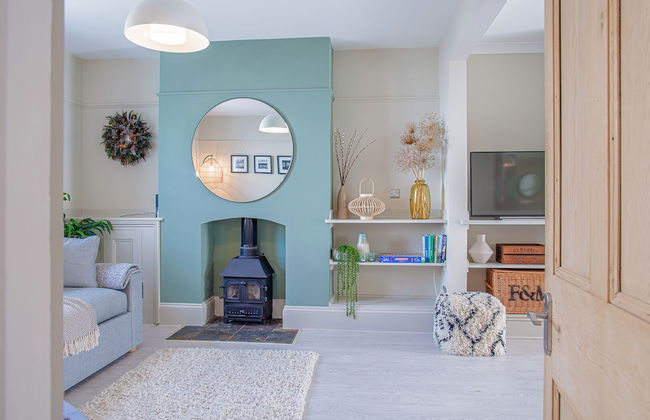 Stunning Townhouse with Large Garden - Photo 31