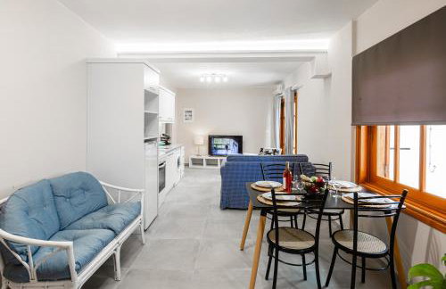 Aroma Accommodations - Photo 15