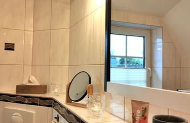 Ferienhaus Blaue Blume mit 11 kW Ladestation, Kamin, Terrasse, eingezäuntem Garten, Sauna, WLAN, Netflix, 2 Hunde willkommen! - Foto 46